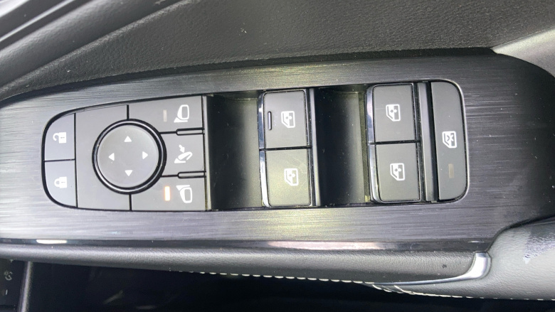 Nissan Qashqai 1.3 DiG-T MH N-Connecta 5dr Petrol Hatchback